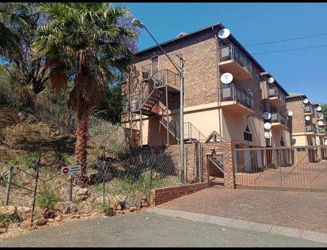 2 BEDROOM TOWNHOUSE FOR SALE IN GEZINA